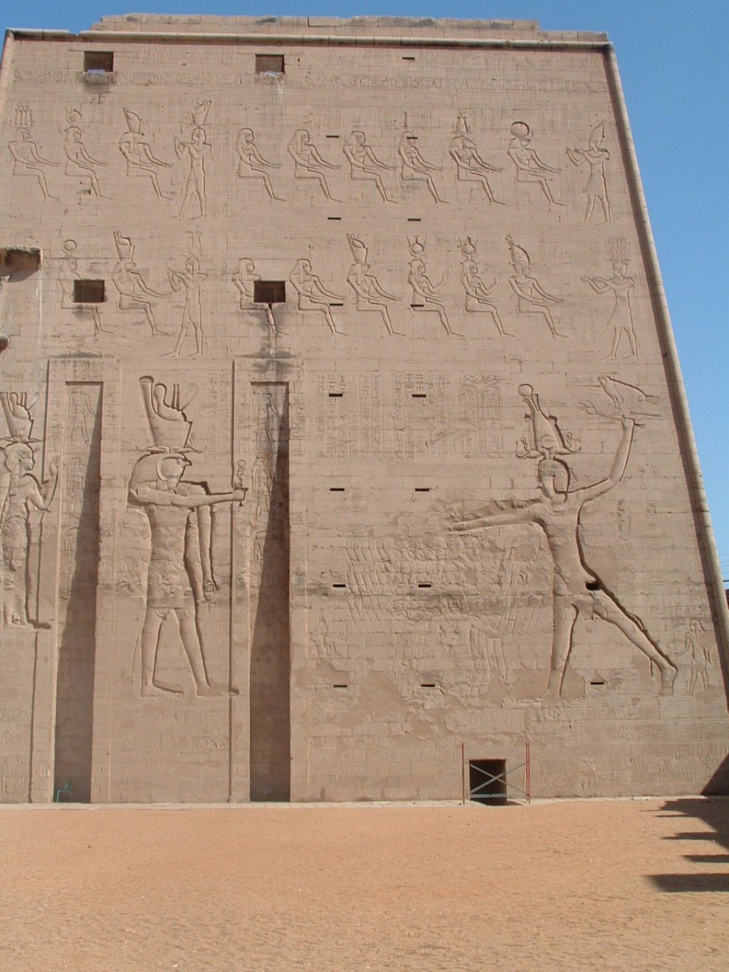 templeofhorusinedfu2.jpg