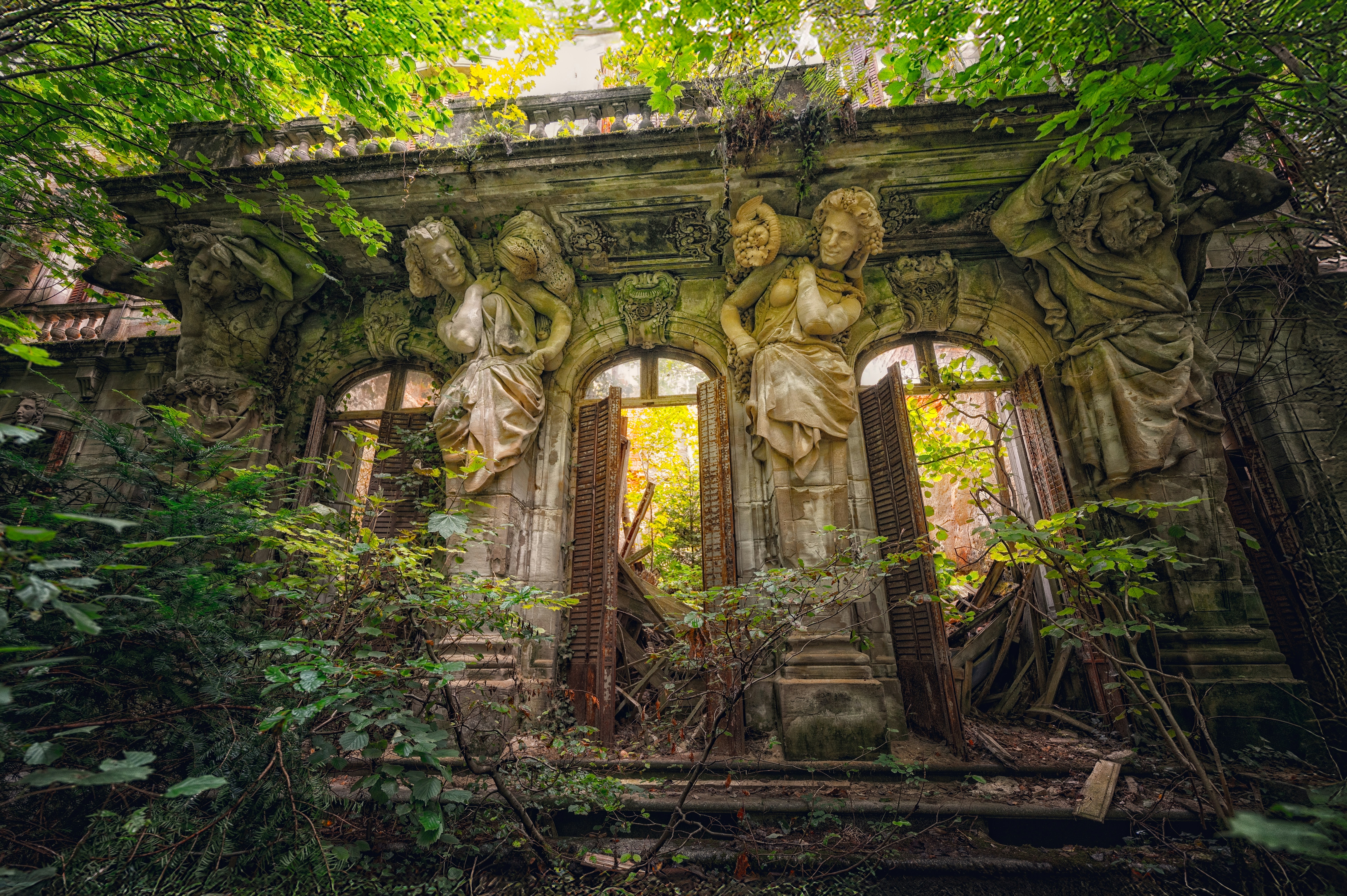 a very old building with some statues on it