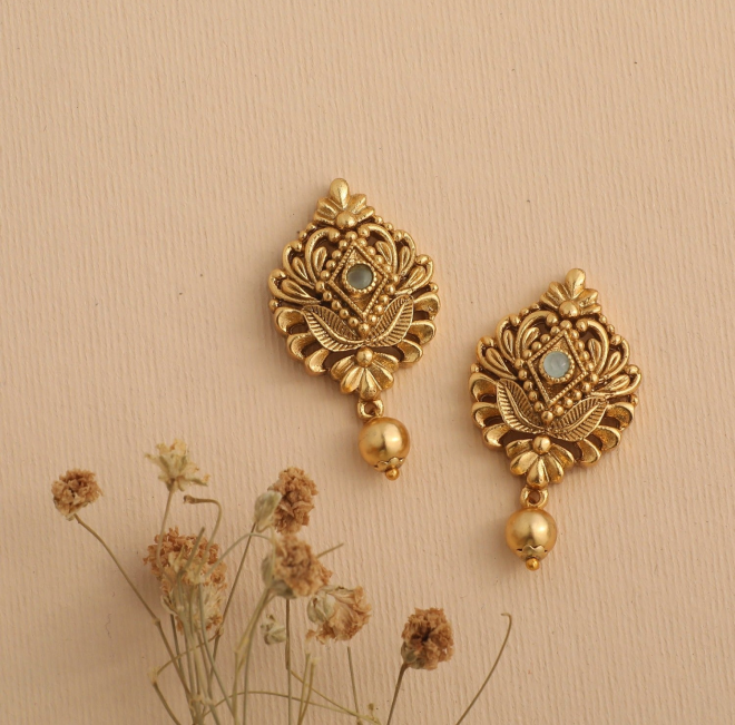 Link to antique studs product page