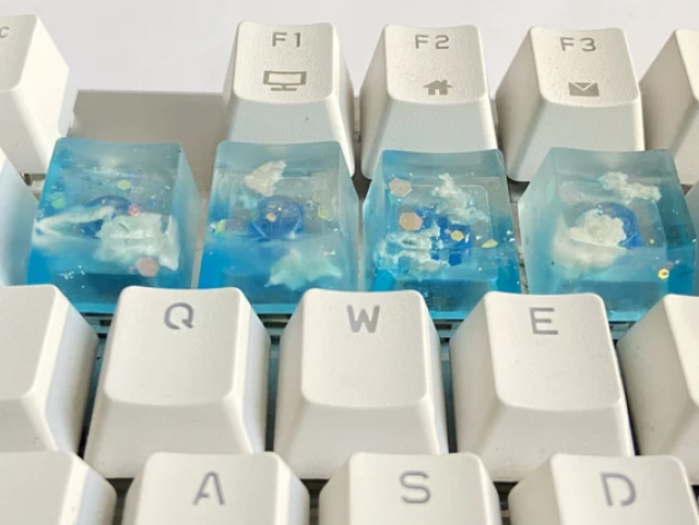 4 different resin cloud keycaps