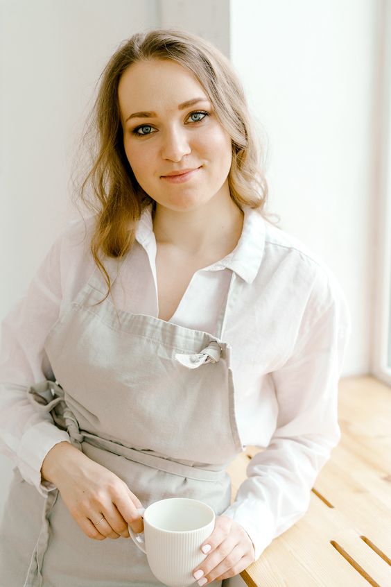 stock image of woman sitting on a counter