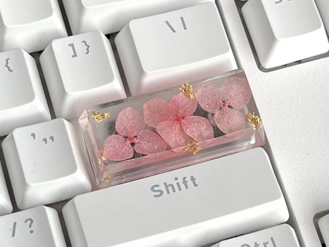 pink sakura petals pressed with gold flaked as a clear 1.25u keycap