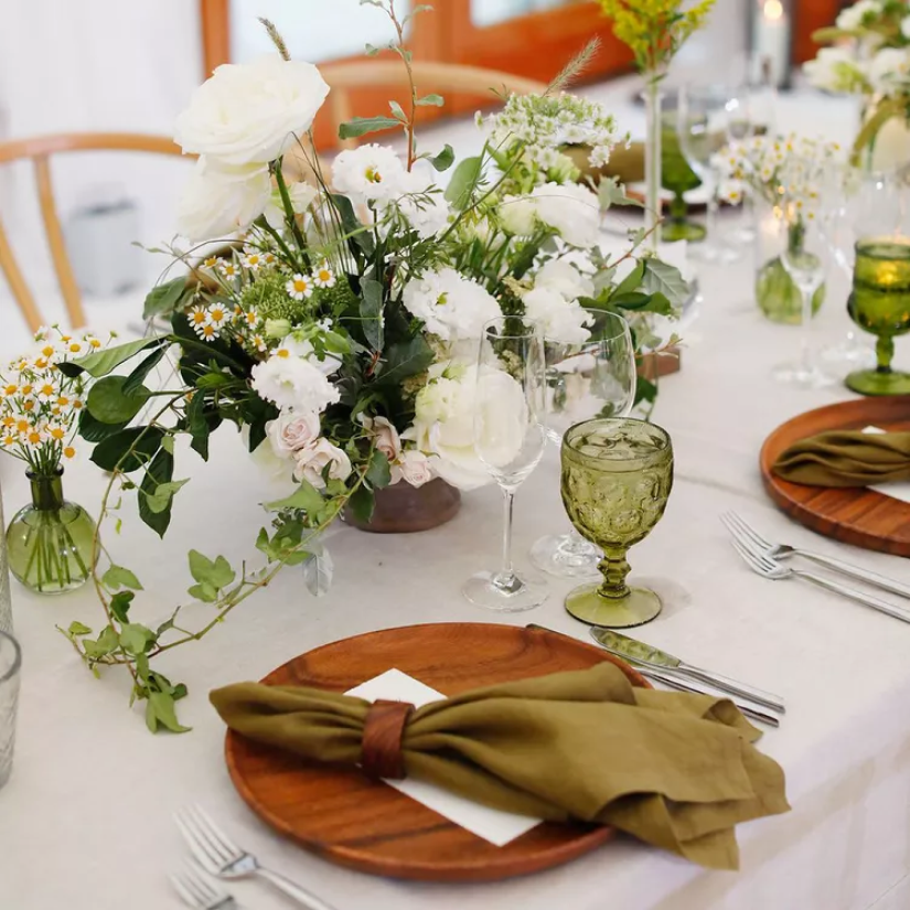 rustic romance table setting and flower