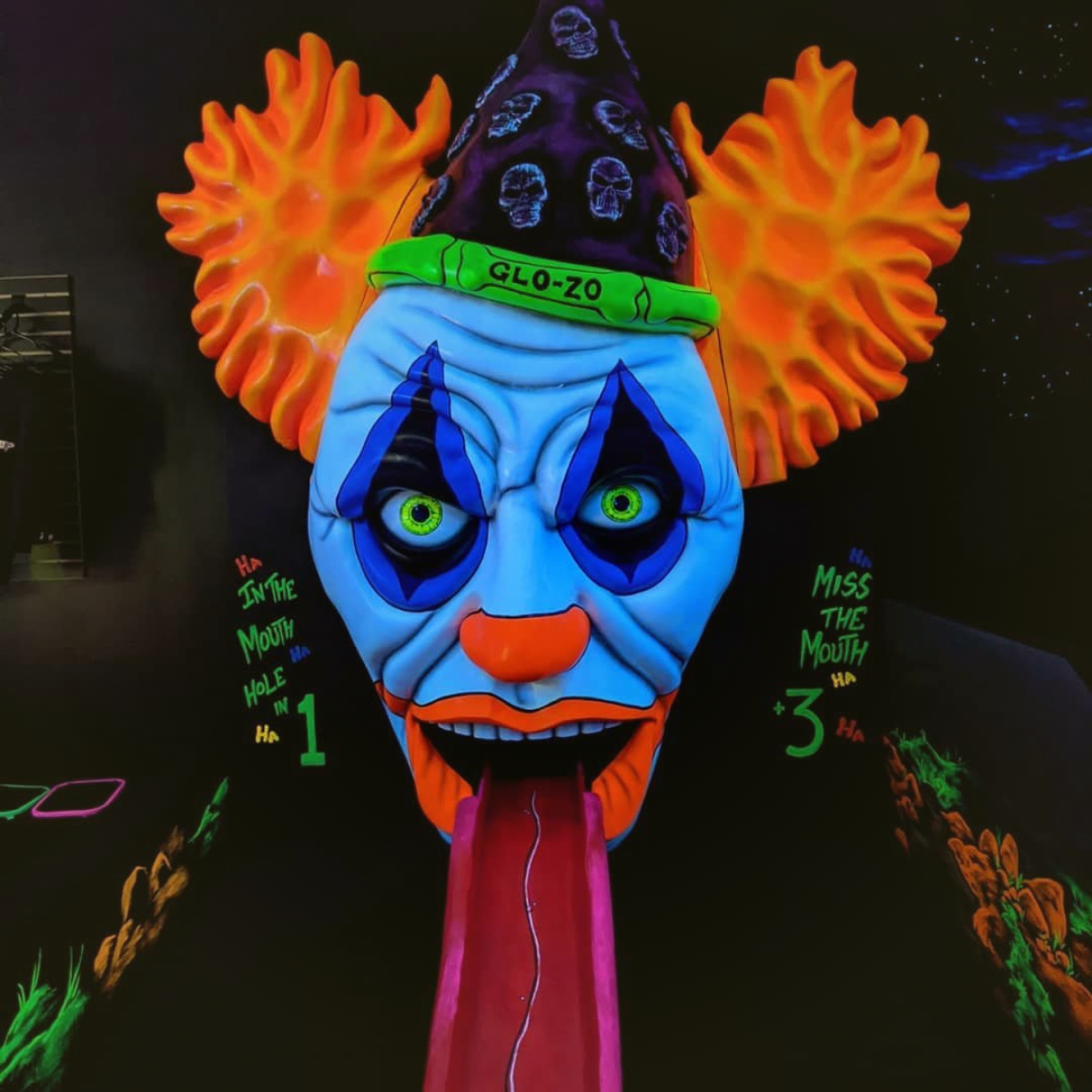 A minigolf hole with a massive clown head