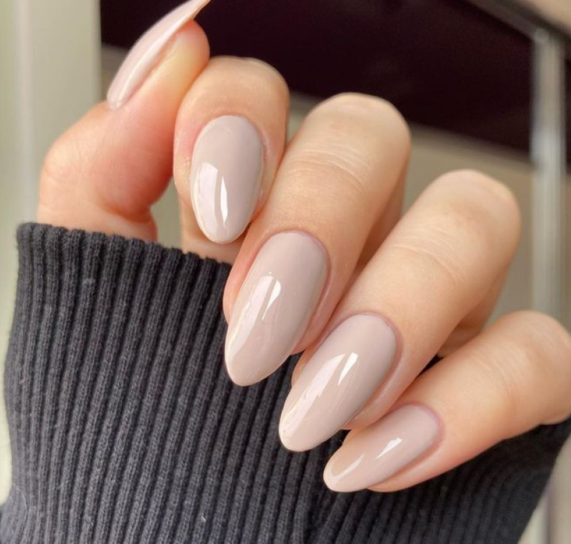 Picture of Almond nails click to products page