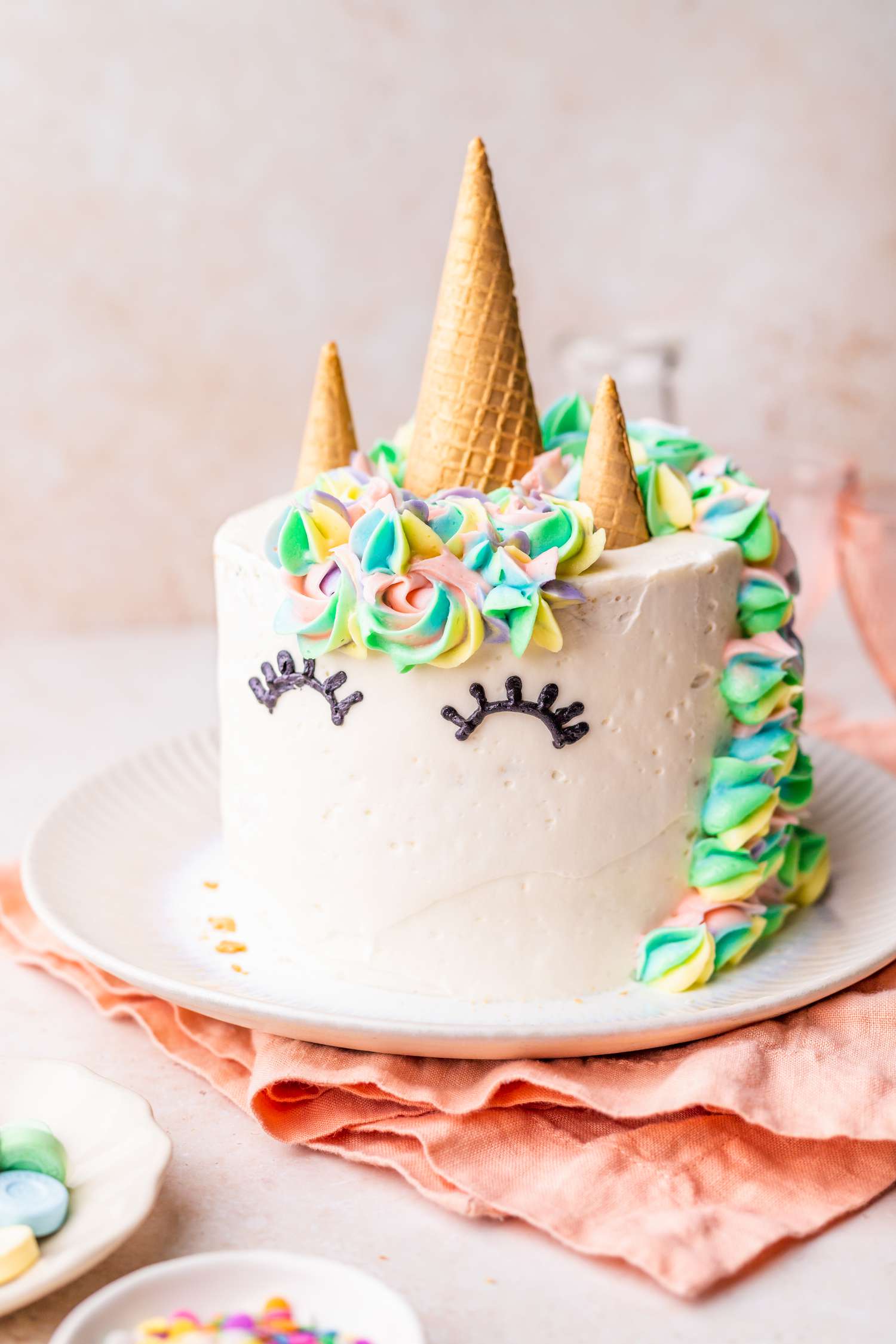 A cake decorated like a unicorn