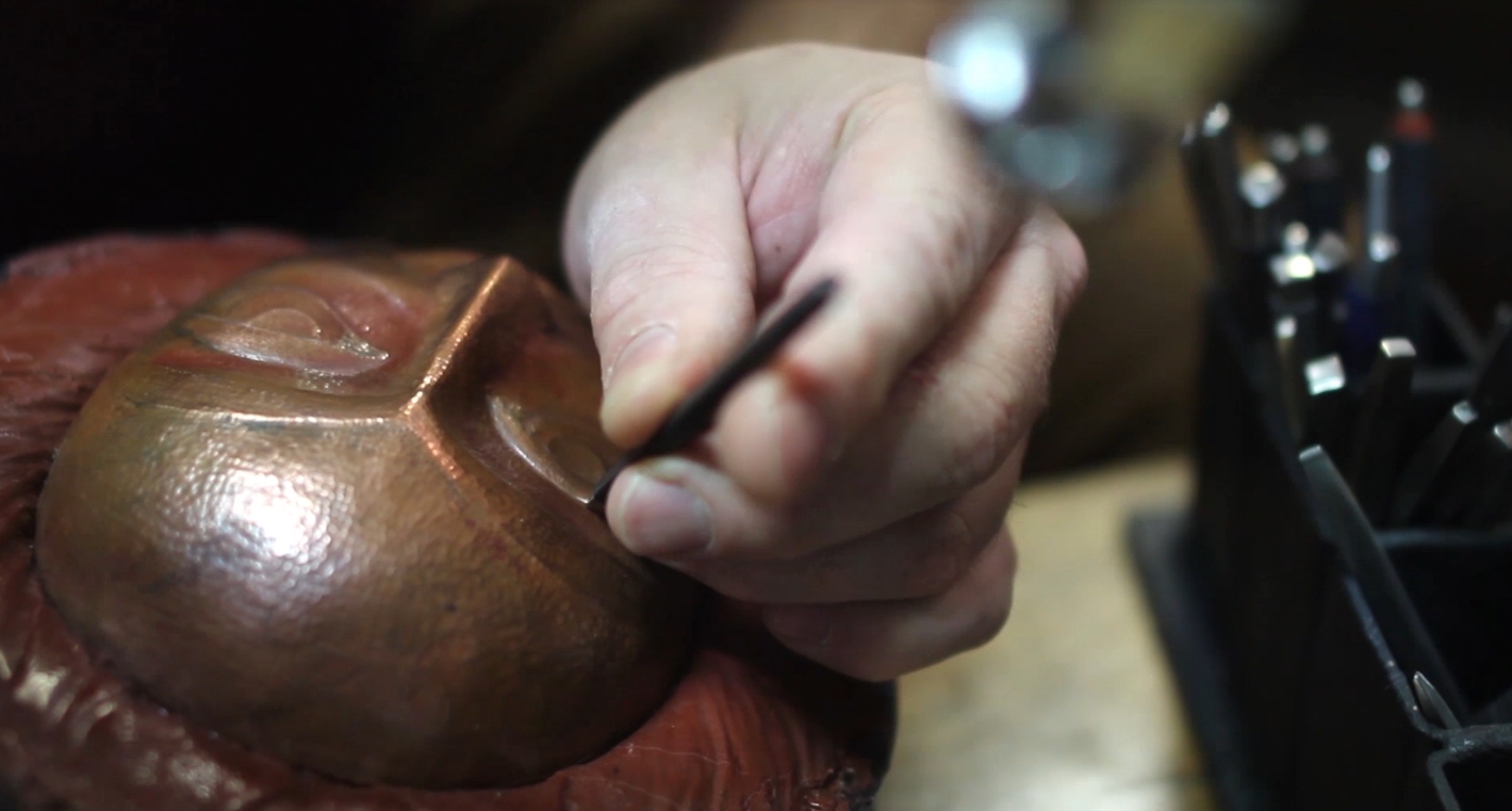 Picture of the artist working on his metal sculpture